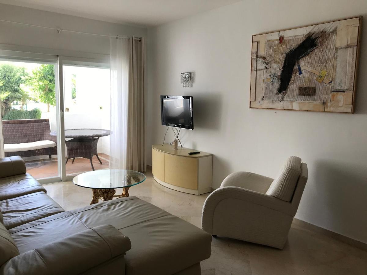 Apartment Costalita, Direct Beach Access, Ground Floor, Salt Water Pool Estepona Exterior foto